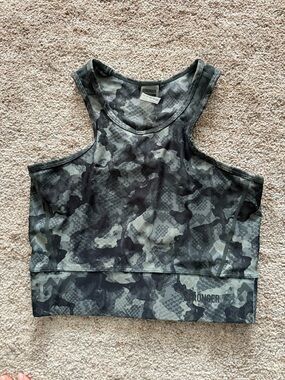 STRONGER Women's Camo High-Neck Sports Bra - Green/Gray